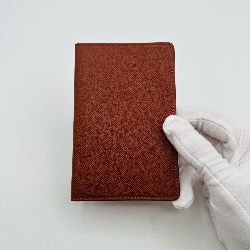Louis Vuitton Taiga Bi Fold Card holder